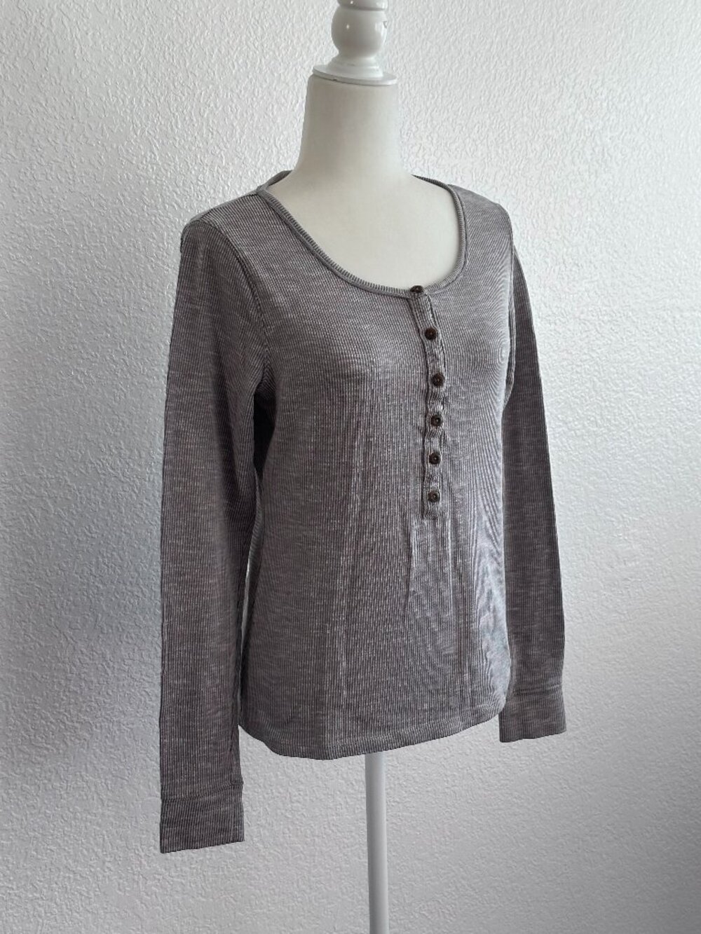 Universal Thread Gray Ribbed Henley Top | Size Medium | Button Front Long Sleeve